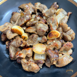 통마늘 닭똥집 & 염통 구이 Grilled Chicken Gizzard & Heart with Whole Garlics