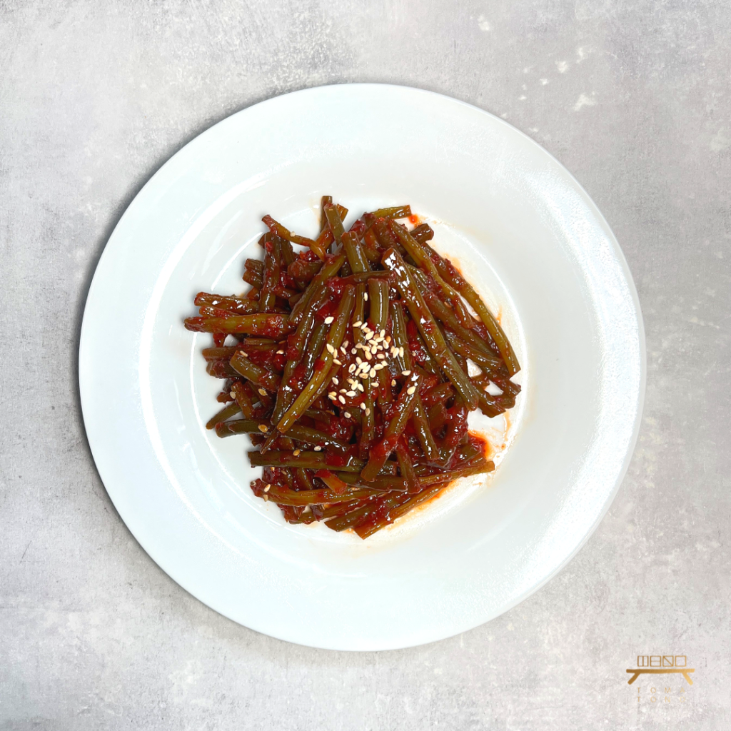 마늘쫑무침 seasoned garlic chives