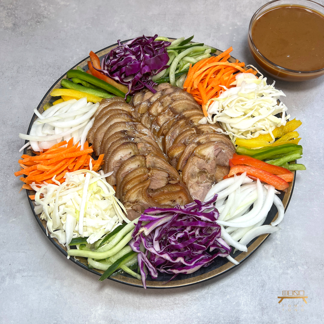 냉채족발 (완조리) Pig's Trotter Salad (Cooked)